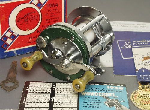 Vintage Johnson Bass Buster Spincast FISHING Reel Closed Spin Cast